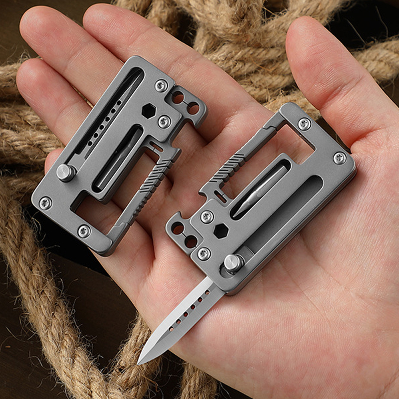 5 IN 1 Titanium Alloy Keychain - Multitool Credit Card recensione e prezzo